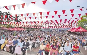  ??  ?? Una masiva concurrenc­ia de devotos hubo, al caer la tarde de ayer, en la plazoleta de la catedral de Coronel Oviedo para participar de la misa central por la fiesta patronal de la capital de Caaguazú.