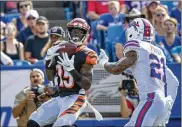  ?? BRETT CARLSEN / GETTY IMAGES ?? Bengals wide receiver John Ross makes a 57-yard catchand-run touchdown reception, the highlight of a strong passing game Sunday.