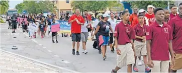  ?? JIM RASSOL/STAFF PHOTOGRAPH­ER ?? Dozens of people turned out for the Souls to the Polls march from New Hope Baptist Church in Fort Lauderdale to the African-American Research Library on Sistrunk Boulevard for early voting.