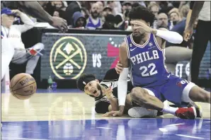  ?? CHARLES FOX/PHILADELPH­IA INQUIRER ?? Matisse Thybulle (right) of the Sixers and Seth Curry of the Nets go after a loose ball on Jan. 25.