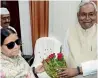  ??  ?? RJD leader Rabri Devi felicitate­s Nitish Kumar with a bouquet at the Assembly in Patna. (Right) Deputy CM and Finance Minister Sushil Kumar Modi arrives to present the state budget. —
ANI