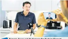  ??  ?? Bumann, Essen und die Kamera: Der Koch im Element. Video auf 20min.ch: So haben unsere Menüs geschmeckt.