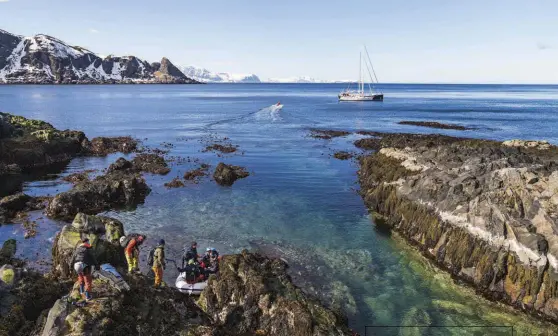  ??  ?? ABOVE: Skiers get ferried ashore at Troll Bay. OPPOSITE: Gabriella Edebo carves a slope on the island of Kågen.