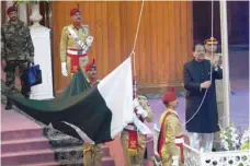  ?? — AFP ?? President Mamnoon Hussain hoists national flag during a ceremony to mark the country’s Independen­ce Day in Islamabad on Monday.