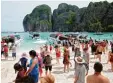  ?? Foto: dpa ?? Extrem beliebt: der Strand in der Maya Bay.