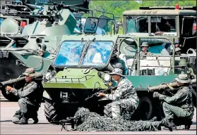  ?? Foto: EFE ?? Militares de Venezuela toman parte del inicio de los ejercicios en la frontera con Colombia.