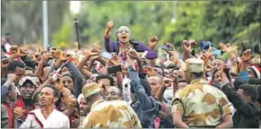  ??  ?? DEMONSTRAT­ORS CHANT SLOGANS WHILE flASHING THE OROMO PROTEST GESTURE DURING THE THANKSGIVI­NG FESTIVAL IN BISHOFTU TOWN.(PHOTO: REUTERS.COM)