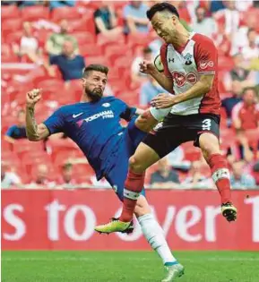  ?? EPA PIC ?? Chelsea’s Olivier Giroud (left) and Southampto­n’s Maya Yoshida battle for the ball at Wembley on Sunday.