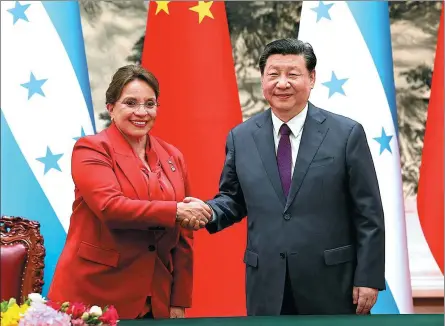  ?? FENG YONGBIN / CHINA DAILY ?? President Xi Jinping shakes hands with visiting Honduran President Iris Xiomara Castro Sarmiento during a signing ceremony after their meeting at the Great Hall of the People in Beijing on Monday.