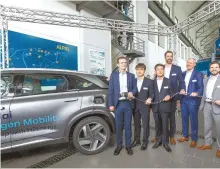  ?? Courtesy of Hyundai Motor ?? Hyundai Motor Executive Vice President Lee In-cheol, third from left, poses with H2 Energy Chairman Rolf Huber, left, during the launching ceremony of Hyundai Hydrogen Mobility, a joint venture between Hyundai Motor and H2 Energy, at Alpiq hydropower plant in Gosgen, Switzerlan­d, Wednesday (local time).