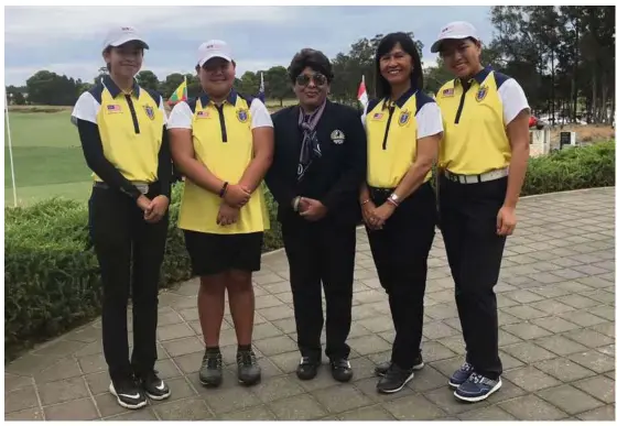  ??  ?? One for the album: (from left) Liyana Durisic, Mirabel Ting, Datuk Rabeahtul Aloya A. Abbas, Malga vice-president Ireen Teng and Winnie Ng Yu Xuan posing for a photograph after the Queen Sirikit Cup in Adelaide, Australia, yesterday.