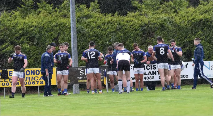  ?? Photo by Michelle Cooper Galvin ?? THIRSTY WORK… Water break at the Glenflesk against Spa in the Kerry County Kerry Petroleum Intermedia­te Club Championsh­ip in Glenflesk GAA Grounds on Saturday.