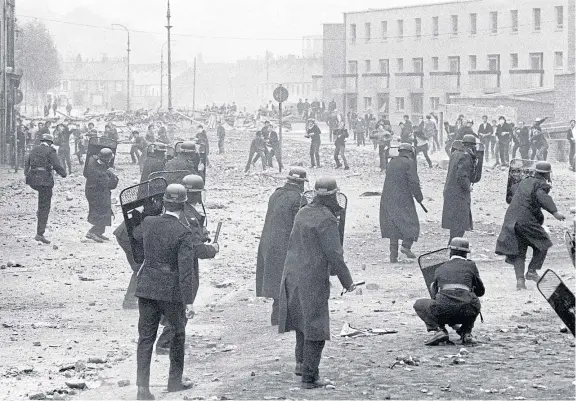  ?? Picture: PA. ?? Police battling with rioters in the Bogside area of Londonderr­y in 1969.