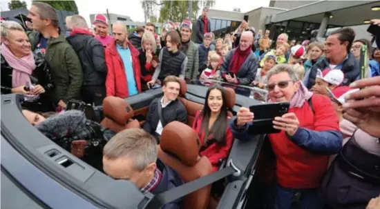  ?? Mao ?? Remco legde de rit tussen Westrand en de Grote Markt af in een blitse cabrio.