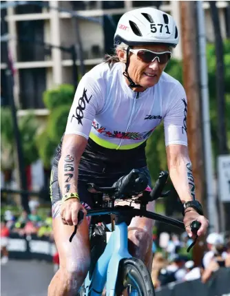  ??  ?? TOP Laurelee Nelson races at the 2019 Ironman World Championsh­ip