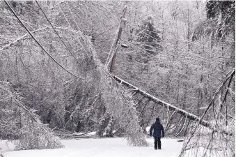  ?? MICHAEL G. SEAMANS/THE CENTRAL MAINE MORNING SENTINEL ?? A simulation tool for utility companies developed at Los Alamos National Laboratory helps identify options to shore up power grids to prevent storm-caused outages.