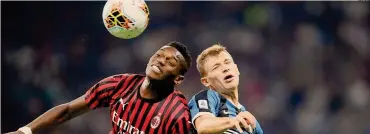  ??  ?? L’attesa della Serie A. Il confinamen­to per la pandemia ha fermato il campionato di calcio per molte settimane
REUTERS