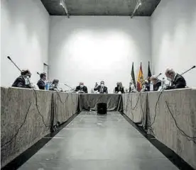  ?? EUROPA PRESS ?? Aguirre, Bendodo y Del Pozo, ayer con las hermandade­s.