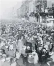  ??  ?? Packed crowds in Fawcett Street for the 1910 Election.