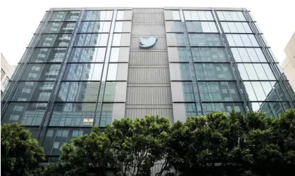  ?? Photograph: Noah Berger/AP ?? Twitter’s San Francisco office. Elon Musk’s takeover of Twitter has prompted mass layoffs and voluntary resignatio­ns, and the CEO is now struggling to maintain staff while he pursues company-wide changes.