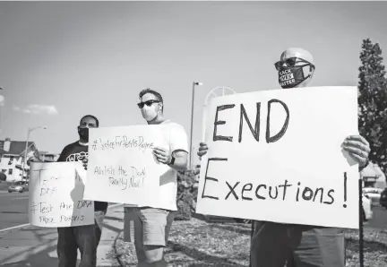  ?? ARIEL COBBERT/ THE COMMERCIAL APPEAL ?? Demonstrat­ors Peter Fathje, Tom Fuerst and Darell Harrington participat­e in a rally on Union Avenue for death row inmate Pervis Payne in Memphis, Tenn., on Wednesday, September 9, 2020. Payne is scheduled to be executed by lethal injection on Dec. 3.