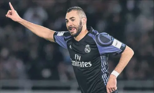  ?? MATT ROBERTS / GETTY ?? Karim Benzema celebrant el gol que va fer dijous passat a l’América en la semifinal del Mundial de Clubs del Japó