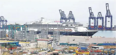  ??  ?? ►
Imagen del primer crucero que llegó a San Antonio, en octubre del año pasado.