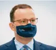  ?? Foto: dpa ?? Gesundheit­sminister Jens Spahn ist mit‰ verantwort­lich für die Finanzieru­ng der hohen Corona‰Kosten.