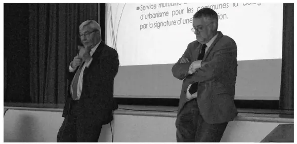  ??  ?? José Dervin et Thierry Bontour ont présenté les projets et le fonctionne­ment de la future com-com des Deux Morin la semaine dernière.