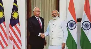  ?? PIC
AP ?? Prime Minister Datuk Seri Najib Razak and Indian Prime Minister Narendra Modi greeting each other before a meeting in New Delhi on Saturday. It is an opportune time for Malaysia and India to take advantage of pro-investment policies for bilateral...