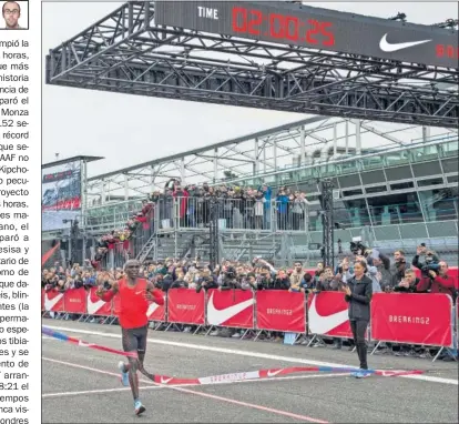  ??  ?? DE OTRO PLANETA. Eliud Kipchoge paró el reloj en 2h 00:25 en Monza en el desafío ‘Breaking 2’.