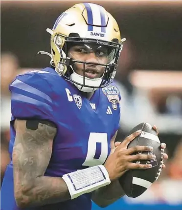  ?? SARA DIGGINS/AUSTIN AMERICAN-STATESMAN ?? Washington quarterbac­k Michael Penix Jr. looks to pass during Monday’s CFP semifinal game against Texas in New Orleans.