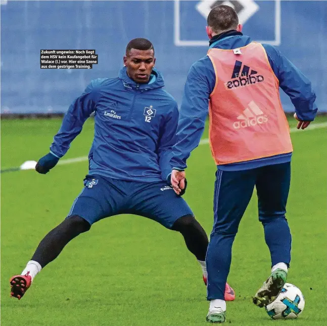  ??  ?? Zukunft ungewiss: Noch liegt dem HSV kein Kaufangebo­t für Walace (l.) vor. Hier eine Szene aus dem gestrigen Training.