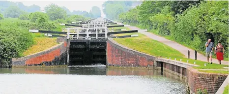  ?? ?? Caen Hill Flight, visually the most impressive flight of locks in the country.