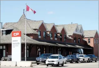  ?? NEWS PHOTO ?? The union representi­ng about 300 CP Rail workers has issued a strike notice as part of ongoing contract negotiatio­ns. The Medicine Hat operations of the Canadian Pacific Railway are shown on North Railway Street.