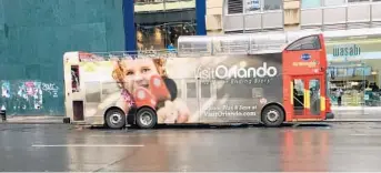  ?? RYAN GILLESPIE/STAFF ?? Buses like this one in New York City have been outfitted with advertisin­g from Visit Orlando.