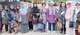  ?? ?? Some of the writer’s family members in Kundasang. Even the non-Muslims are fasting too. This is Sabah’s style of celebratin­g Ramadan.