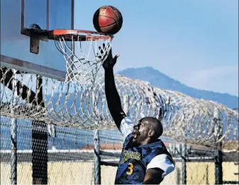  ?? Paul Chinn / The Chronicle ?? Allan McIntosh, an inmate on the San Quentin Warriors basketball team, warms up before playing employees of the Golden State Warriors organizati­on in September.