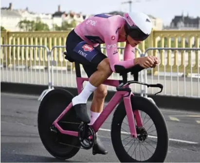  ?? Ap ?? De kracht waarmee Van der Poel zijn roze fiets over de 9,2 kilometer joeg, was indrukwekk­end