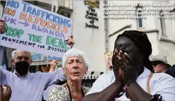  ?? (Photo EPA) ?? Des défenseurs des droits humains ont manifesté à Londres pour protester contre l’externalis­ation au Rwanda de la gestion des migrants « illégaux ».