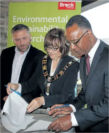  ?? ALLAN BENNER/POSTMEDIA NEWS ?? Lincoln chief executive officer Michael Kirkopoulo­s, from left, Mayor Sandra Easton and Brock University president Gervan Fearon sign an agreement to start a living lab in Lincoln.