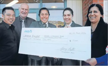  ?? Photo: RHIANNON MCCONNELL ?? Tech fever: From left, Taeaomanin­o Trust community engagement facilitato­r Garry Szeto, Mana College principal Mike Webster, winners Taamara Solomon and Krystal Bishop and their teacher Sarb Kaur.