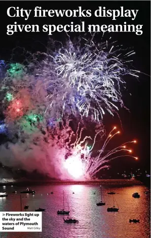  ?? Matt Gilley ?? > Fireworks light up the sky and the waters of Plymouth Sound