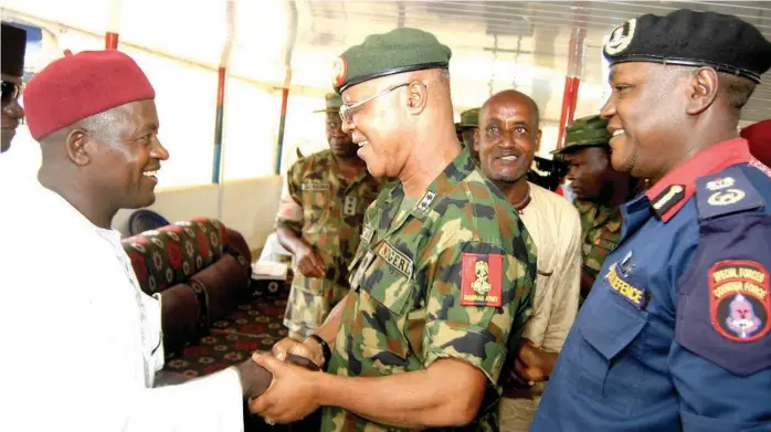  ?? PHOTO: NAN ?? Nigeria Security and Civil Defence Corps (NSCDC), Plateau State Command, Solomon Olasupo (right); Commander, Operation Safe Hevan, Plateau State, Maj.-gen. Augustine Agundu and a community leader during a reconcilia­tion meeting between the Plateau State communitie­s leaders and Fulani leaders in Jos…yesterday.