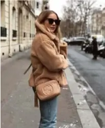  ?? © rr ?? Influencer @theolivias­way in een jas van Zara.