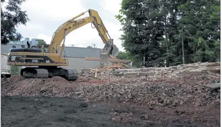  ?? CLIFF CLARK/ SENTINEL & ENTERPRISE. ?? The clearing of the site for the new Leominster Police Department is nearly completed. The Lincoln School on Cross Street was razed by Westminste­r’s Bourgeois Wrecking & Excavation earlier this year. Once the site is cleared, work can begin later this summer on the proposed 35,000- to 40,000-square-foot station, which will replace the city’s current police station on Church Street.