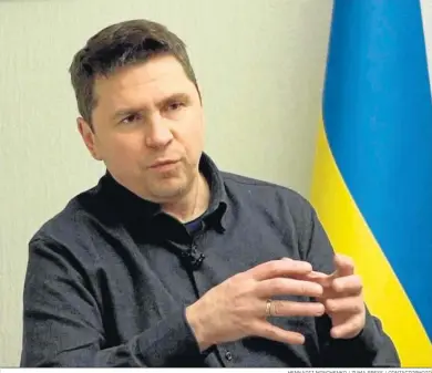  ?? HENNADII MINCHENKO / ZUMA PRESS / CONTACTOPH­OTO ?? El principal asesor de la Presidenci­a de Ucrania, Mijailo Podoliak.