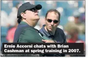  ??  ?? Ernie Accorsi chats with Brian Cashman at spring training in 2007.