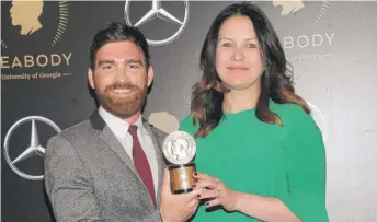  ?? BRAD BARKET/ INVISION/ AP ?? Andy Mills ( left) and Rukmini Callimachi hold the award for their 2018 podcast “Caliphate” at the 78th annual Peabody Awards in New York on May 18, 2019.