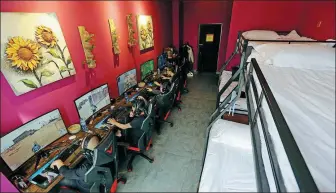  ?? LIU HAIYUN / FOR CHINA DAILY ?? A group of people play video games at an esports hotel in Chengdu, Sichuan province.